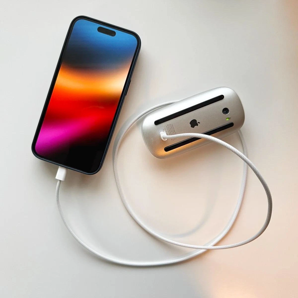 Peak Apple Design: Charging Your Phone With Your Mouse